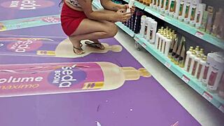 Wife Without Panties Exposes Ass in Public Street