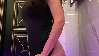 in the club i decided to fuck my pussy