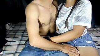 a inexperta y joven alumna virgen le rompe el culo el chacal de la colonia hasta bombearla de esperma