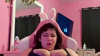 i'm playing with my big pussy, teasing fat nipples and tits at home