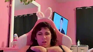 i'm playing with my big pussy, teasing fat nipples and tits at home