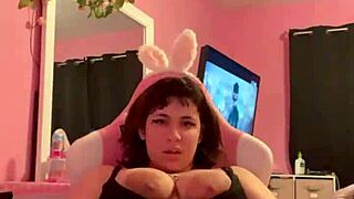 i'm playing with my big pussy, teasing fat nipples and tits at home