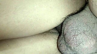 me encanta darle pene en esta postura a esta madura veterana que le encanta probar mi verga hasta terminar por el ano