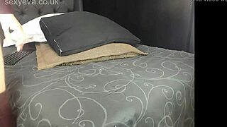 Amateur babe inserts toy on live webcam in high definition.