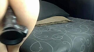 Amateur babe inserts toy on live webcam in high definition.