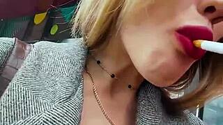 beautiful webcam slut fingers her pussy and masturbates like a whore