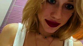 beautiful webcam slut fingers her pussy and masturbates like a whore