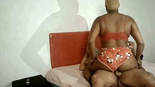 filmando sexo anal da meia-irmã 😏