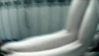 This stepdaughter gets a close-up facial after sucking in missionary 😍