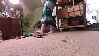 Giantess dawn saves herself from army