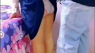 Par de alumnos mexicanos cogen en la sala