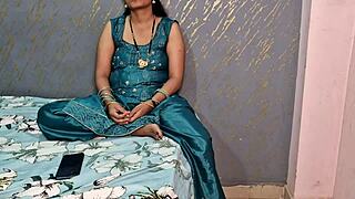 वर्ड बॉय भाभी के सिरदर्द को चूत चुदाई से ठीक करता है