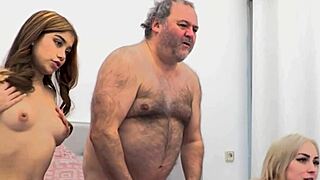 Homemade threesome of horny girls sharing cock 😍