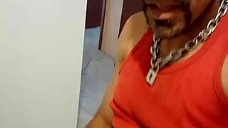 zelador do meu predio liberou o cu igual uma cadela no cio