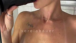 loira gostosa manda video mamando o brinquedinho e colocando na bucetinha pro marido