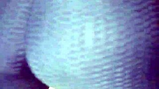 She shows off her big ass in tight leggings