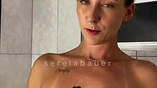 loira gostosa manda video mamando o brinquedinho e colocando na bucetinha pro marido