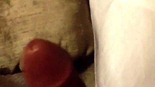 i watch this 9 inch dick gettin masturbated till it cums