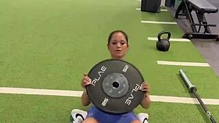 Does 25lb overhead press strengthen shoulders and traps? It also hits hip flexors!