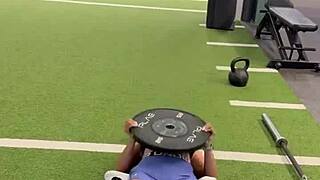 Does 25lb overhead press strengthen shoulders and traps? It also hits hip flexors!