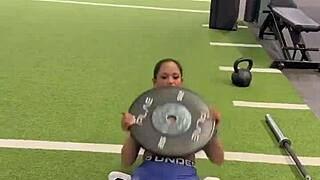 Does 25lb overhead press strengthen shoulders and traps? It also hits hip flexors!