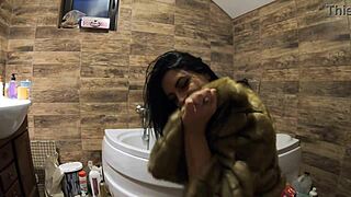 Milfycalla- Pee Play in Bathtub While Wearing a Fur Coat and Pantyhose- Preview