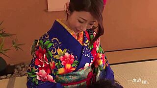 ayumi shinoda the sexy mature av actress appears