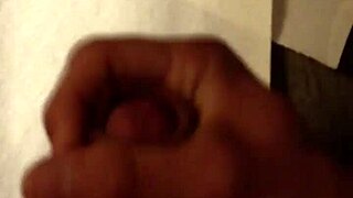 i watch this 9 inch dick gettin masturbated till it cums