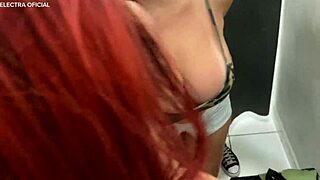 Essa vendedora e muito safada a loja tava cheia mas ela so queria minha porra na boca