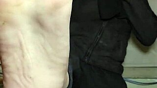 Mia Niqab Feet Deepthroat!