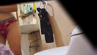 watch my argentinian stepmother pissing with her pussy open?