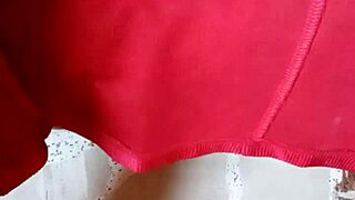 Gretala pisses on feet with balloons 😍