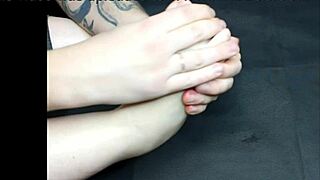 gentle foot massage turns into oiled leg fetish play with amateurs