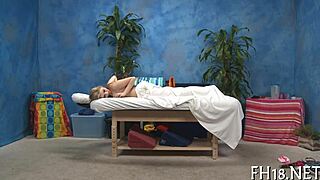 Relaxing massage turns sensual on xvideos