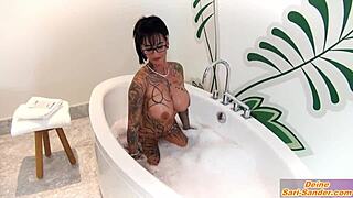 arsch sklave - bodybuilder gefickt von milf