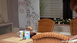 Hausfrauen 5: tattooed milfs give blowjobs to couples