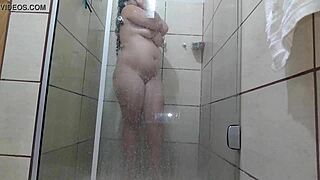tomando banho e batendo uma sozinha, sexy homemade amateur fun.
