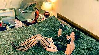 Oh wow, granny as princess leia sucks han solo's cock while masturbating to orgasm 😍