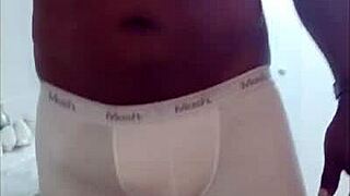 a rola enorme grande e grossa do negorubi gets stroked in hardcore action