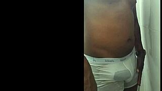 a rola enorme grande e grossa do negorubi gets stroked in hardcore action