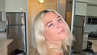 pawg blonde rharri rhound invites j mac over to make big cheeks clap for big facial