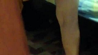 Espiando A Mi Vecina Me Descubre Y Me Invita A Follarla El Coño