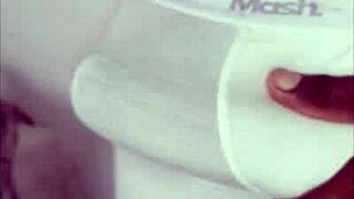 a rola enorme grande e grossa do negorubi gets stroked in hardcore action