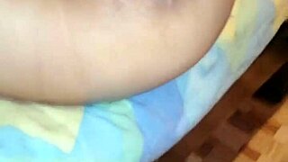 Espiando A Mi Vecina Me Descubre Y Me Invita A Follarla El Coño