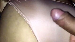Me vengo en las bragas con anal orgasm