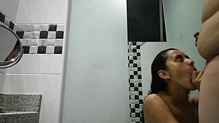 Chica gamer se folla a seguidor para cumplirle su fantasia con big tits and ripped clothes 😈