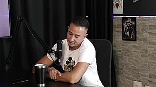 Girlfriend Pushes for Polyamory and More People so He Leaves Her Naked in Betrayal