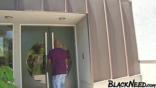 African masseuse provides a relaxing session with exotic techniques