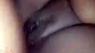 Enchendo o cu da puta de leite com anal facial e handjob de bbw peluda.