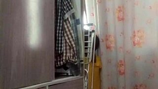 de quatro com a buceta bem aberta batendo siririca